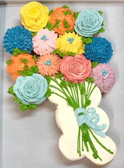 Flower Bouquet Cupcake Cake — photo 1